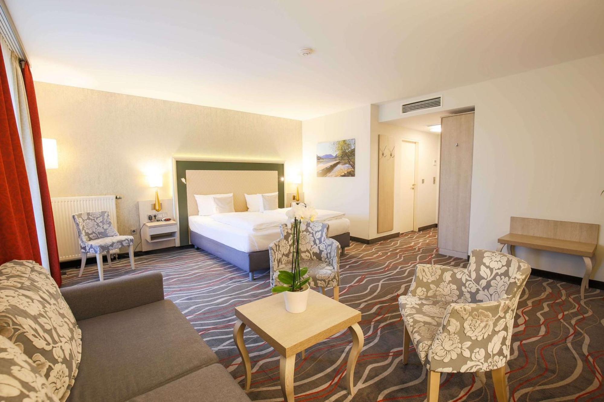 Hotel Bayerischer Hof Miesbach, BW Premier Collection Екстер'єр фото